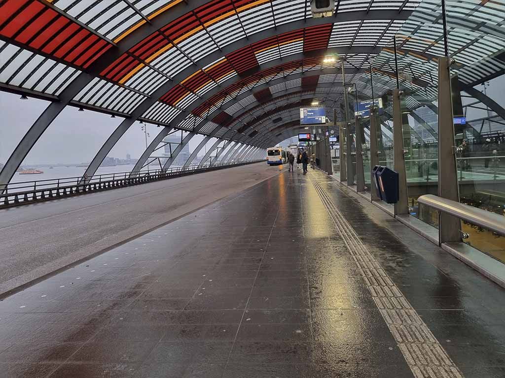 Estación de autobuses en Amsterdam Centraal