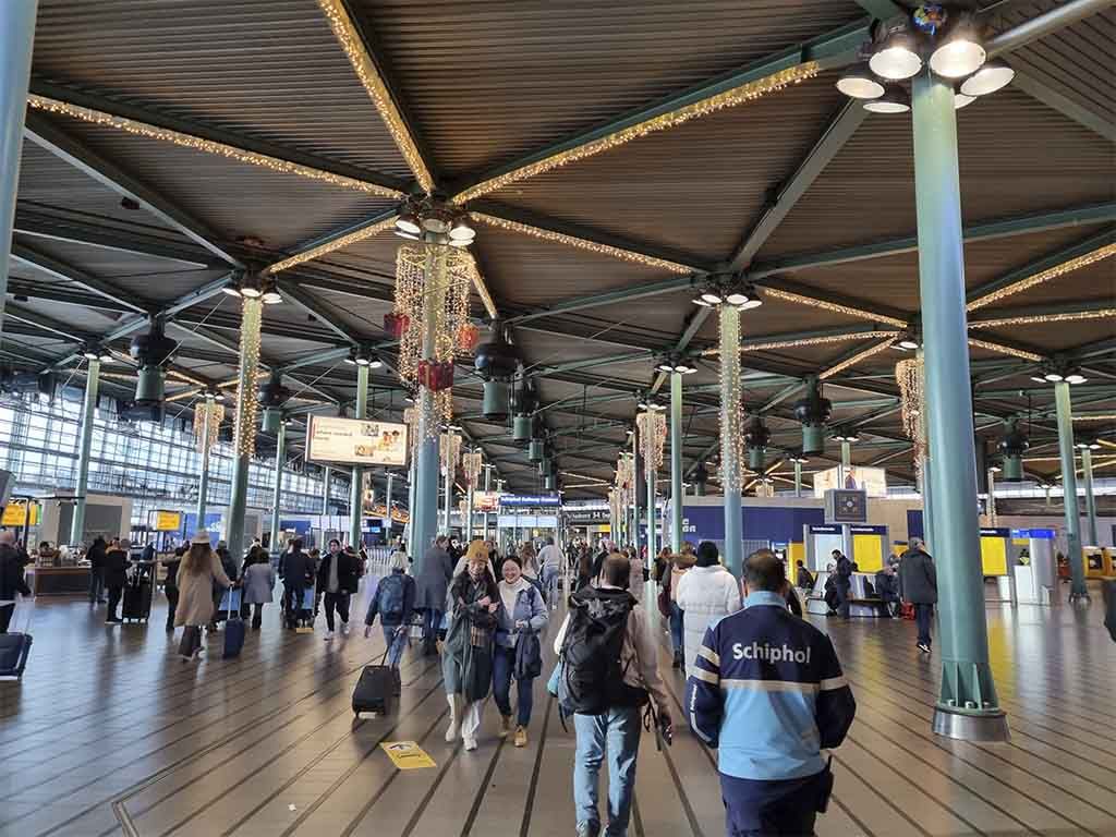 Zona para coger el tren del aeropuerto de Schiphol a Ámsterdam