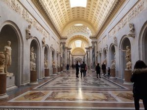 Cómo saber cuál es la mejor hora para visitar un museo sin gente