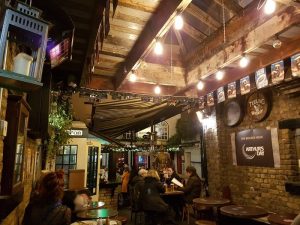 Terraza de The Brazen Head, el pub más antiguo