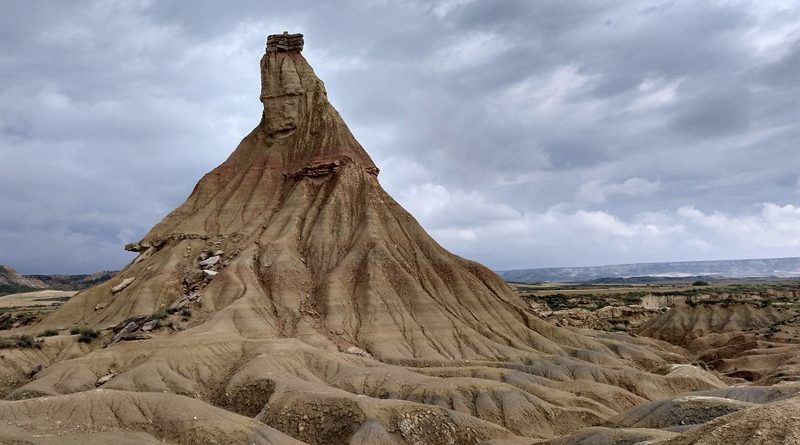castil de tierra o chimenea de las hadas en las bárdenas reales