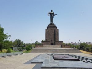 Estatua de la Madre Armenia, en Ereván