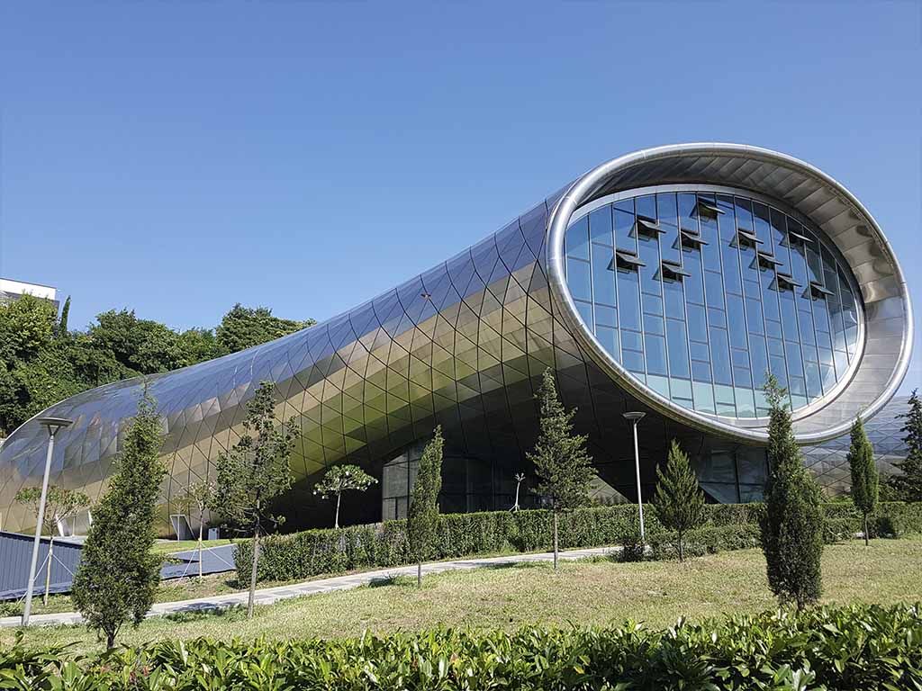 El Nuevo Teatro y Centro de Exposiciones de Tiflis