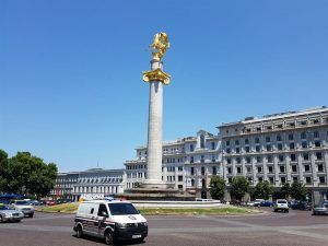 Plaza de la Libertad, destino para ir del aeropuerto de Tiflis al centro