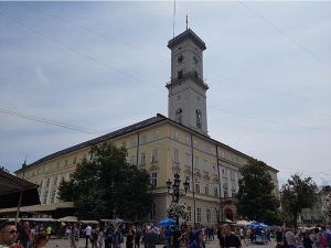 Plaza del Mercado y Ayuntamiento de Lviv
