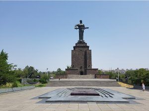 Estatua de la Madre Armenia