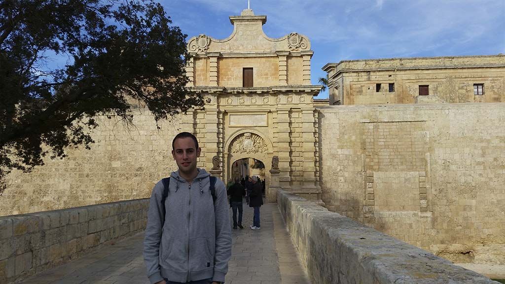 Puente de acceso a la puerta principal de Mdina