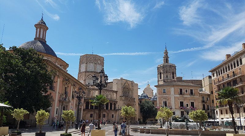 Plaza de la Virgen, un lugar muy bonito en Valencia