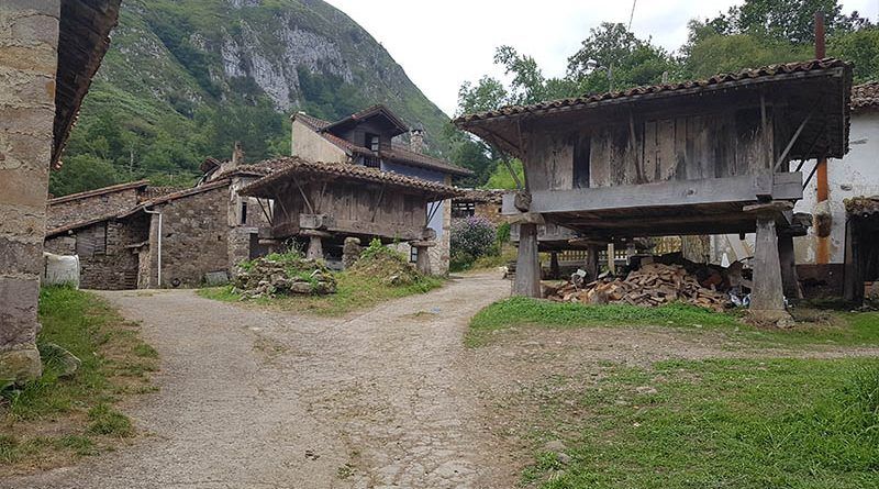 Conjunto de hórreos en Espinaredo