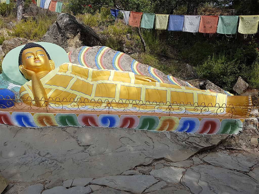 Buda reclinado en el templo de Huesca