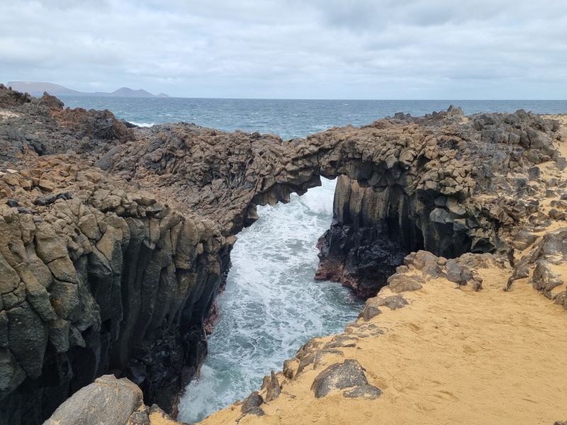 arcos de los caletones la graciosa