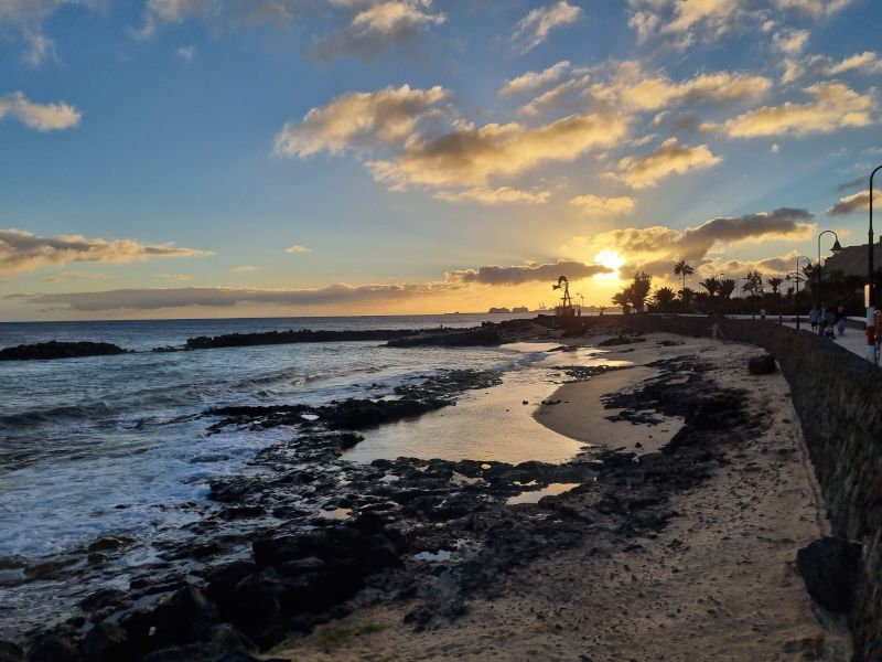 playa del jablillo en costa teguise