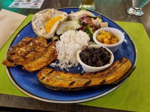 Casado tradicional en el restaurante Nanku