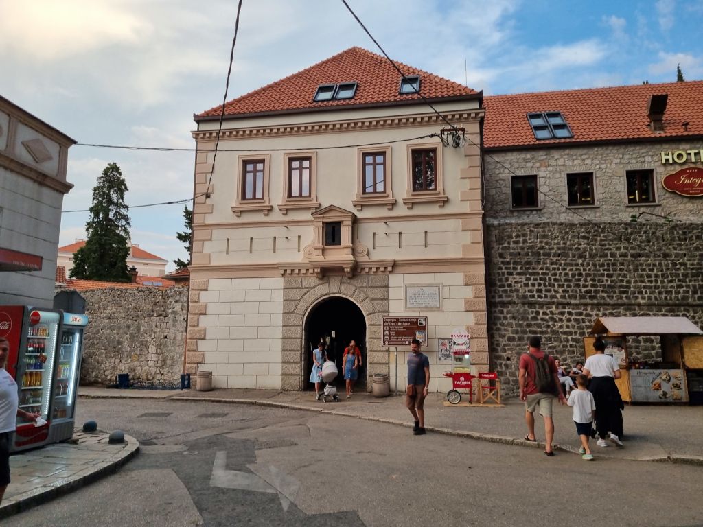 puerta oeste de acceso al casco antiguo de trebinje