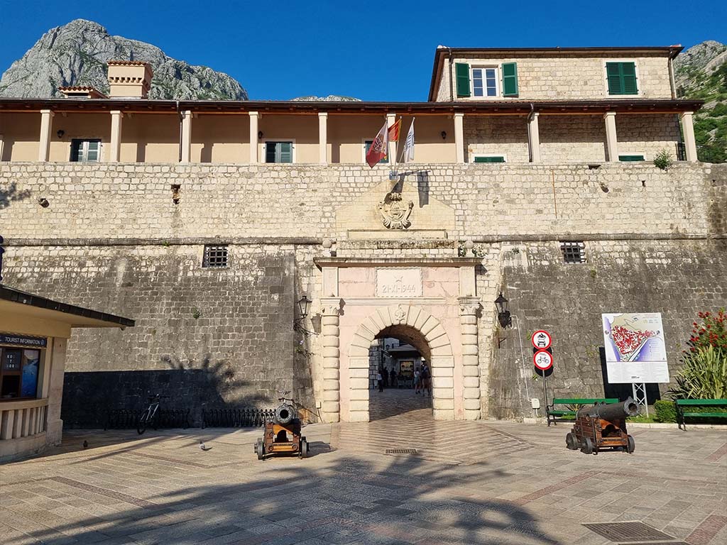 Puerta del Mar, uno de los lugares que ver en Kotor