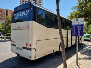 Parada de autobús para ir de Tirana al aeropuerto