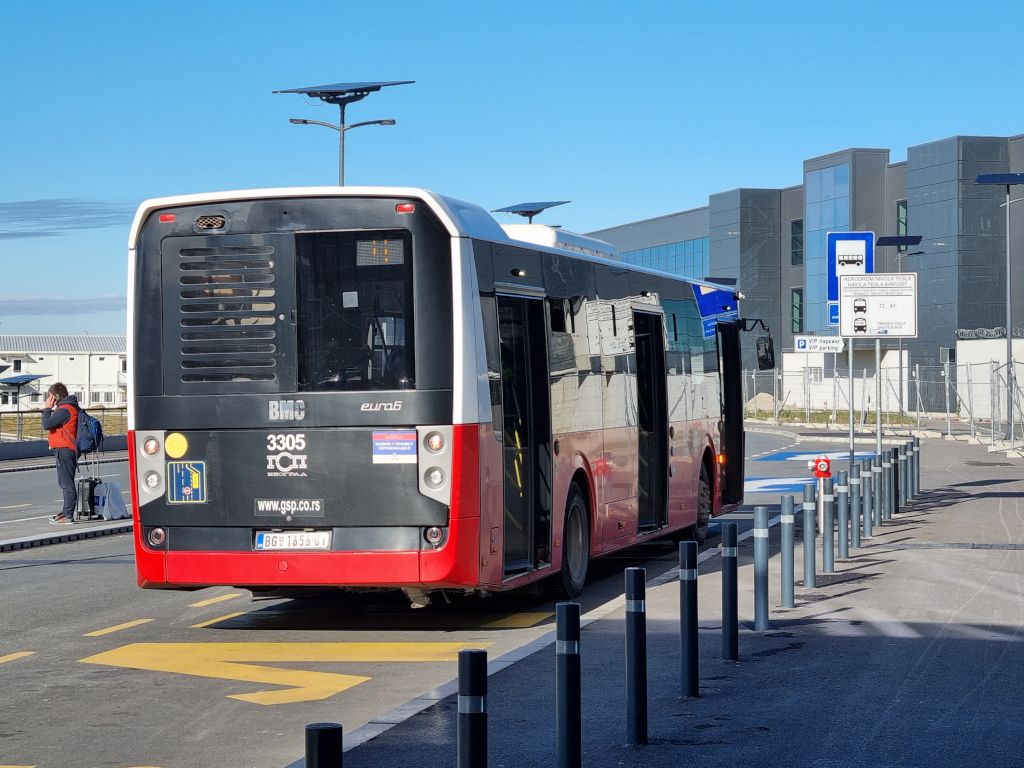 autobús 72 del aeropuerto de belgrado