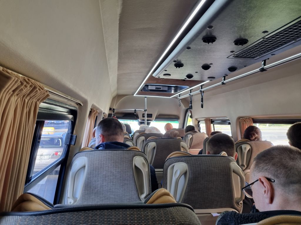 interior minibus a1 aeropuerto belgrado