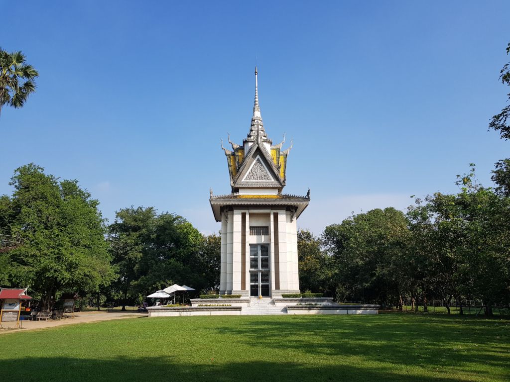 memorial en los campos de la muerte de choeung ek en nom pen