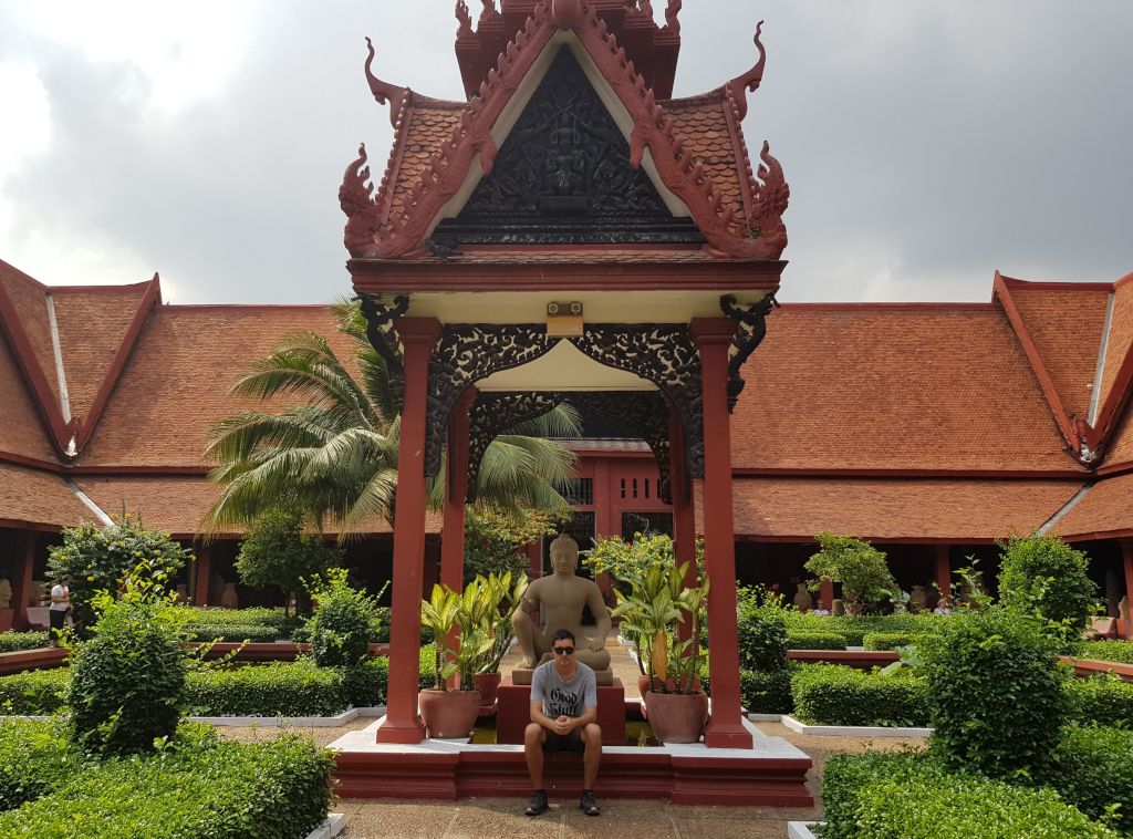 patio central museo nacional camboya
