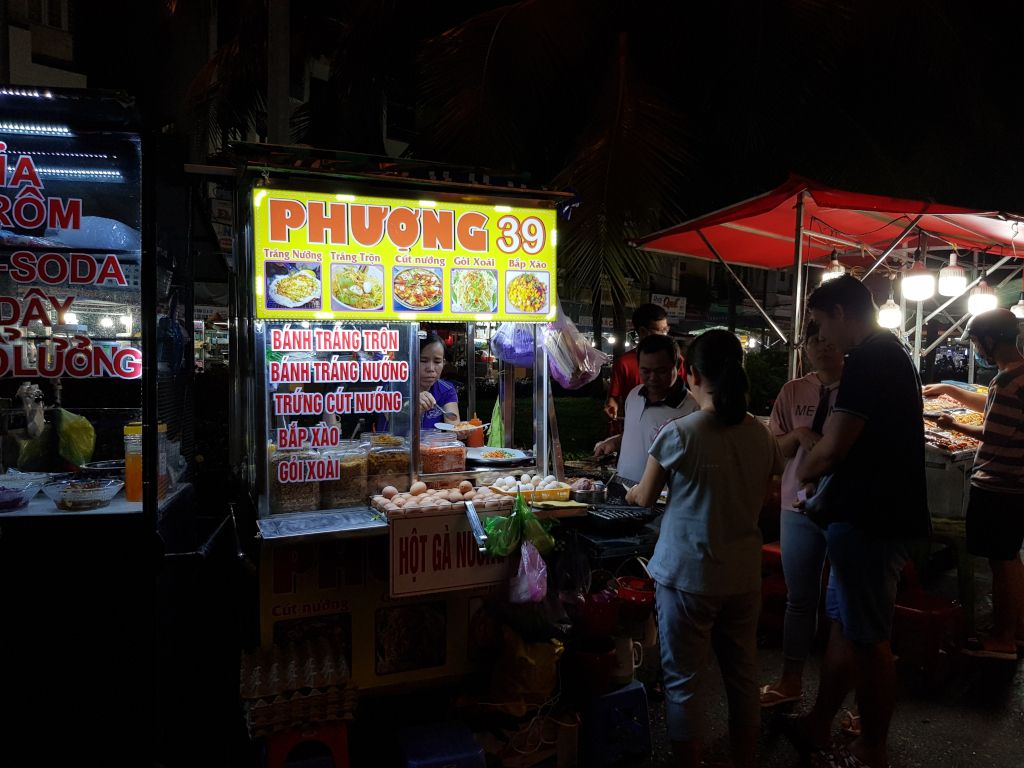 mercado nocturno en can tho vietnam