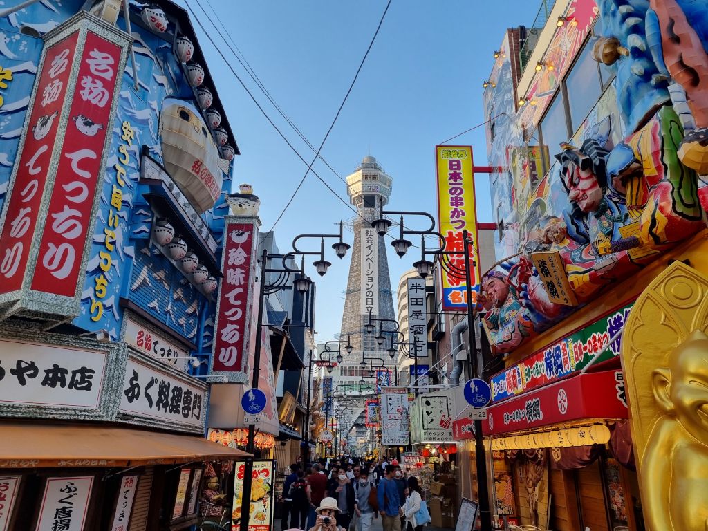 calle principal de shin sekai en osaka