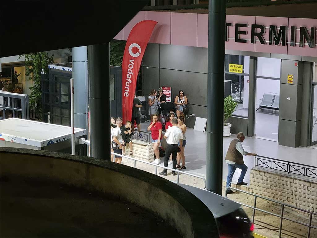 Stand de Vodafone, en el puerto de Saranda