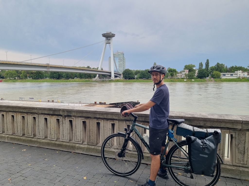 en bratislava en el camino del danubio en bicicleta