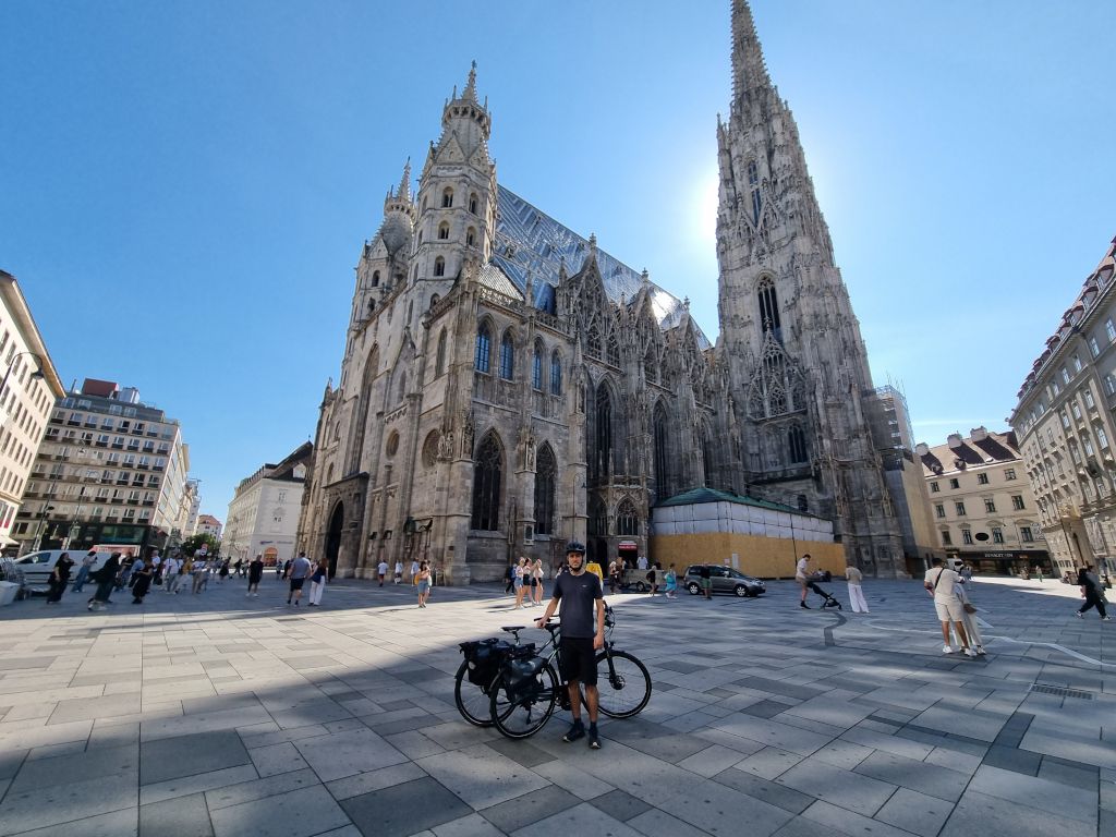 comenzando el camino del danubio de viena a bratislava en la catedral de viena