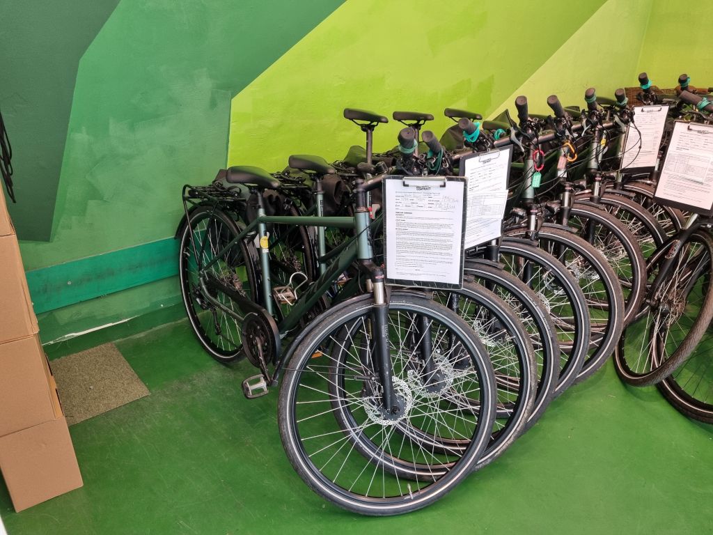 bicicletas listas en la tienda de vienna explorer