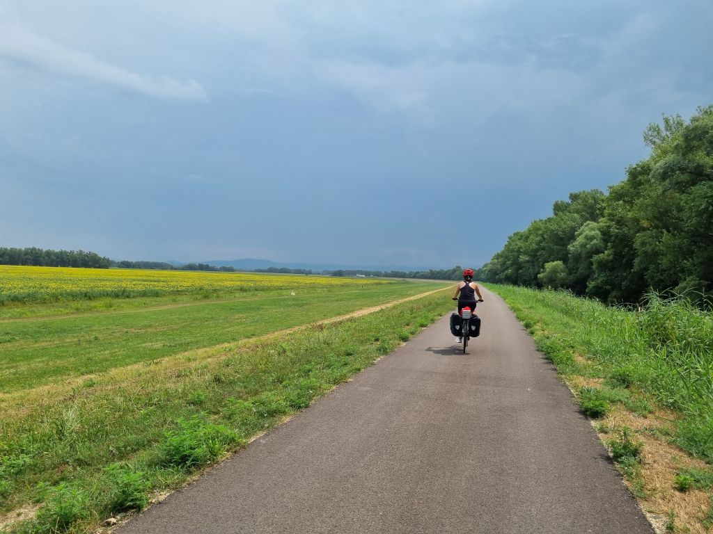 camino del danubio en eslovaquia llegando a sturovo
