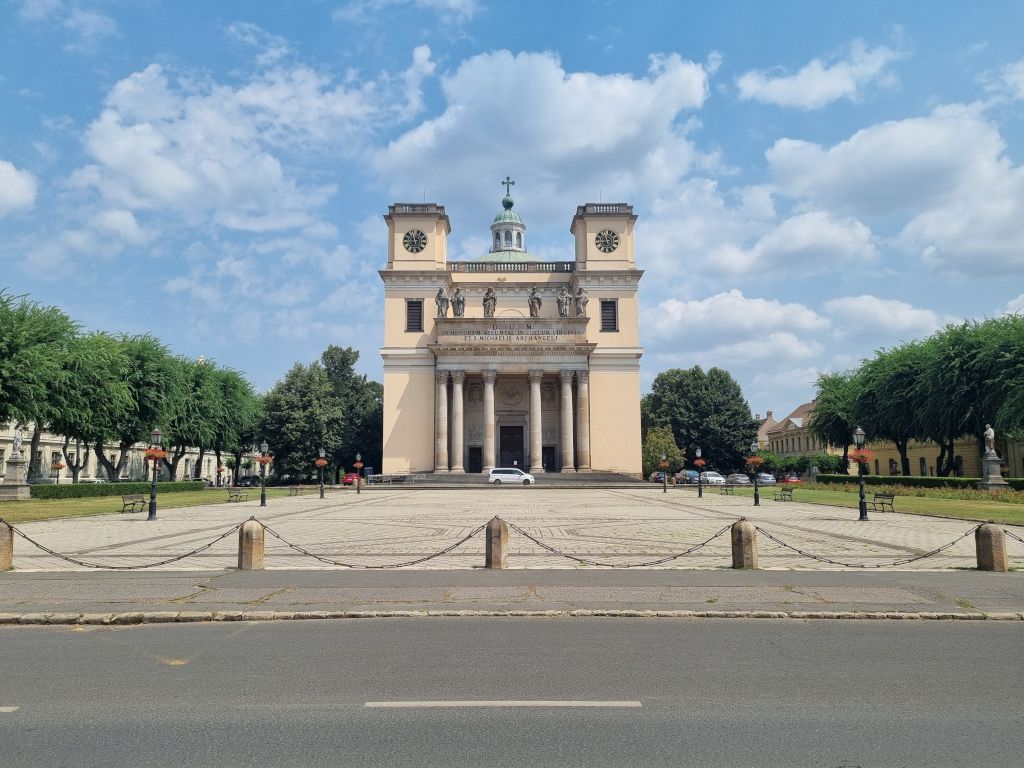 catedral de la asuncion en vac hungria