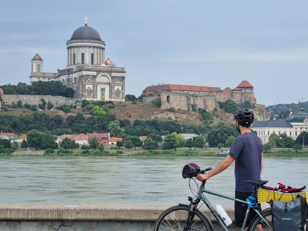 vistas de esztergom desde la orilla eslovaca
