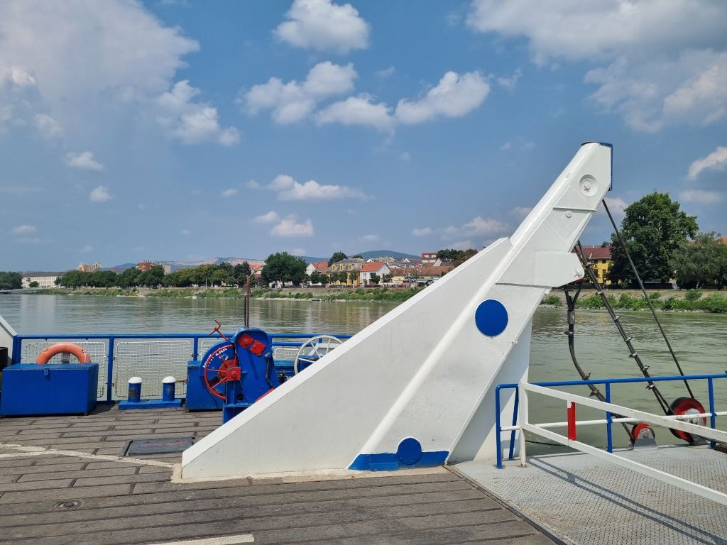 ferry danubio vac hungria