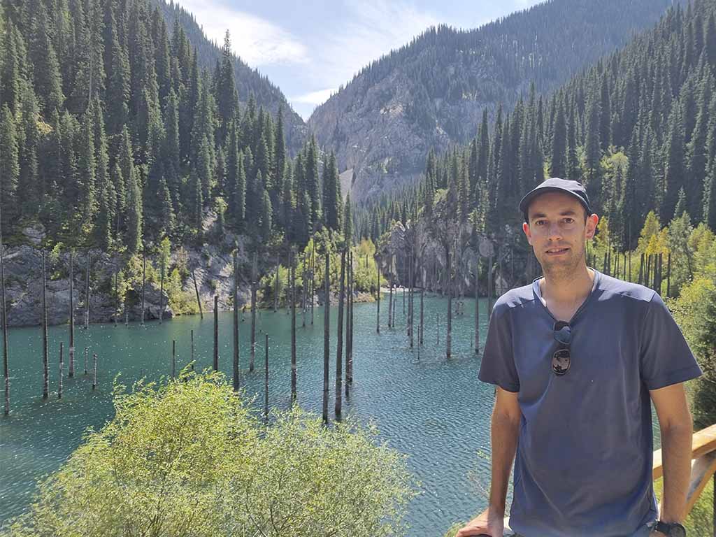 Lago Kaindy, en Kazajistán