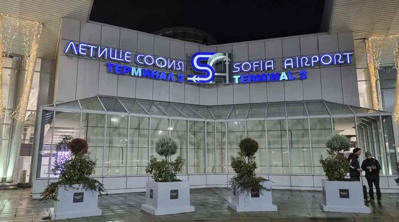 Fuera de la Terminal 2, en el aeropuerto de Sofía