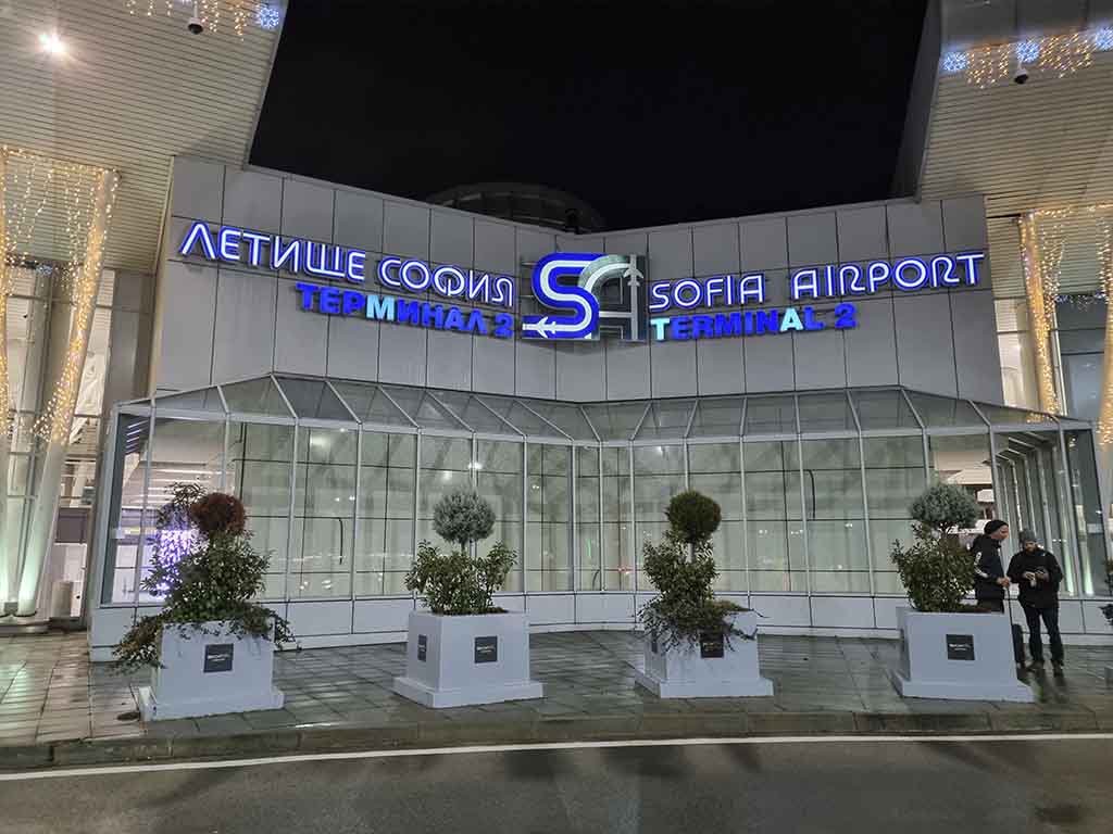 Fuera de la Terminal 2, en el aeropuerto de Sofía