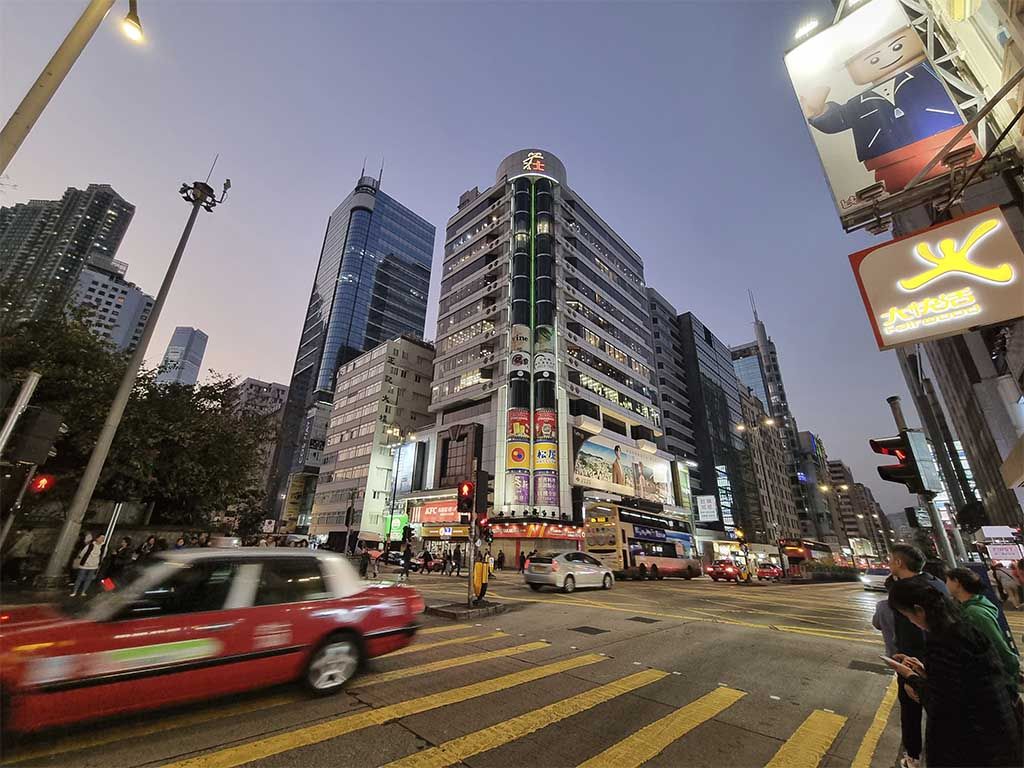 Una de las calles principales de Hong Kong