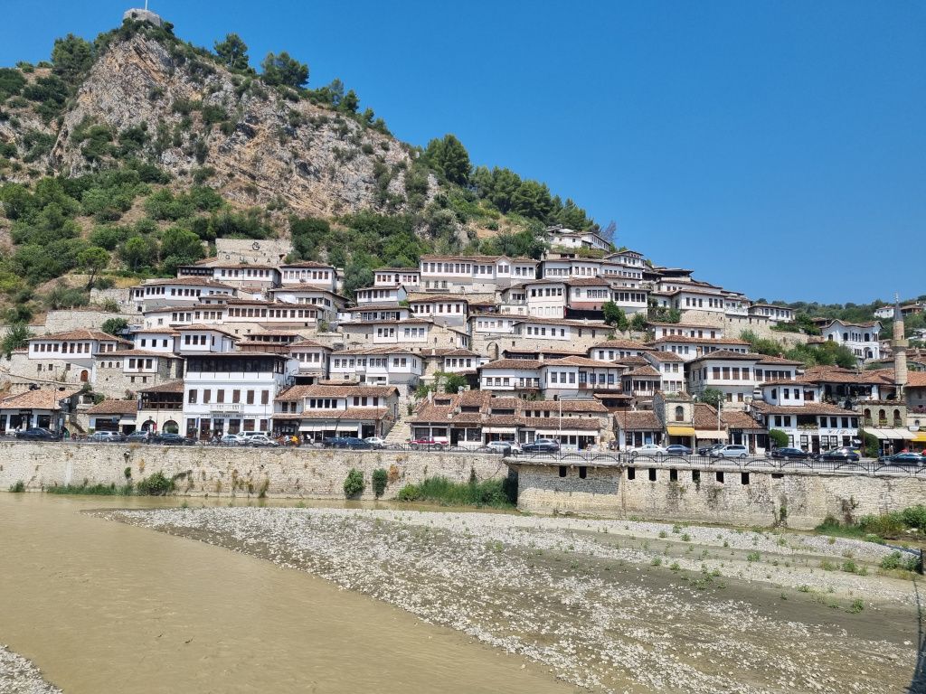 barrio mangalem en berat albania
