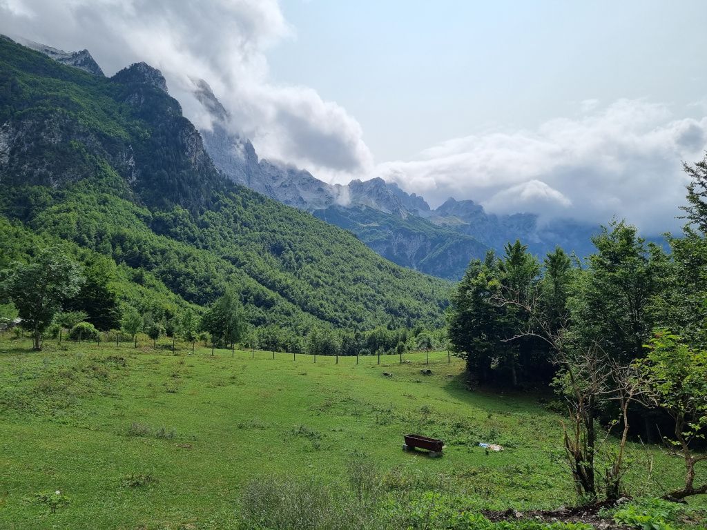 paisaje en valbona albania