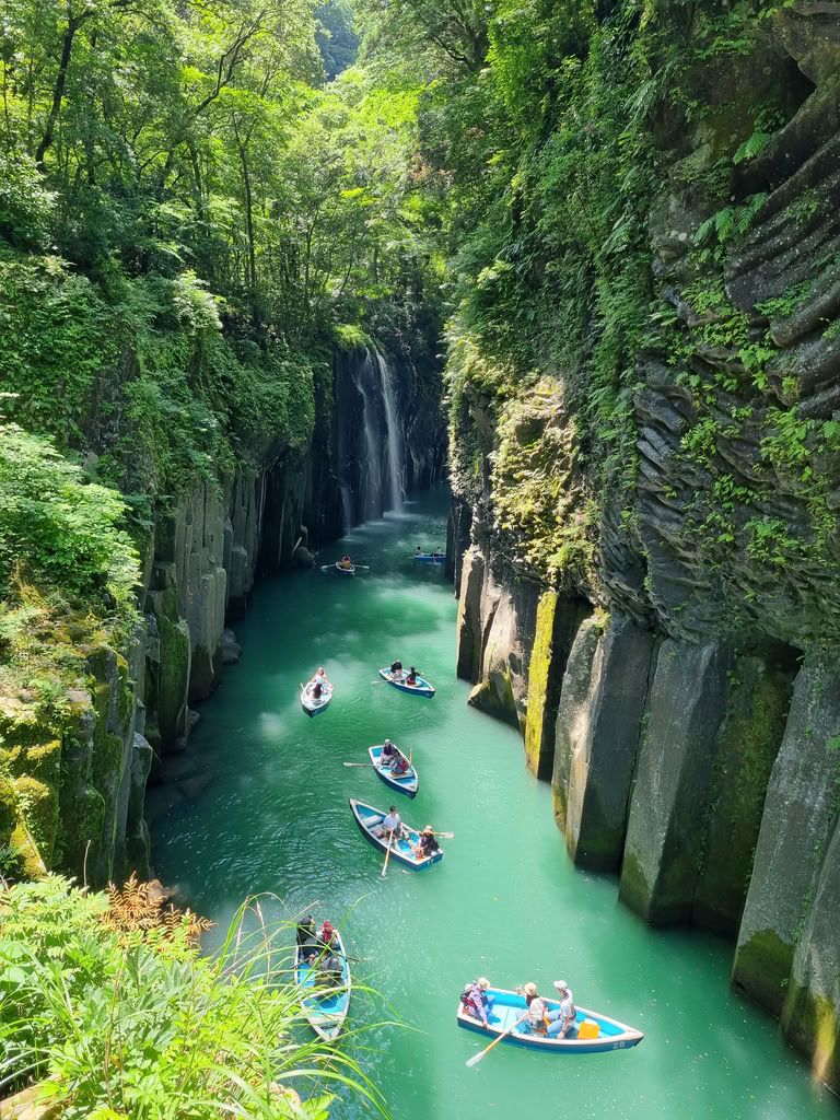 barcos en la garganta takachiho