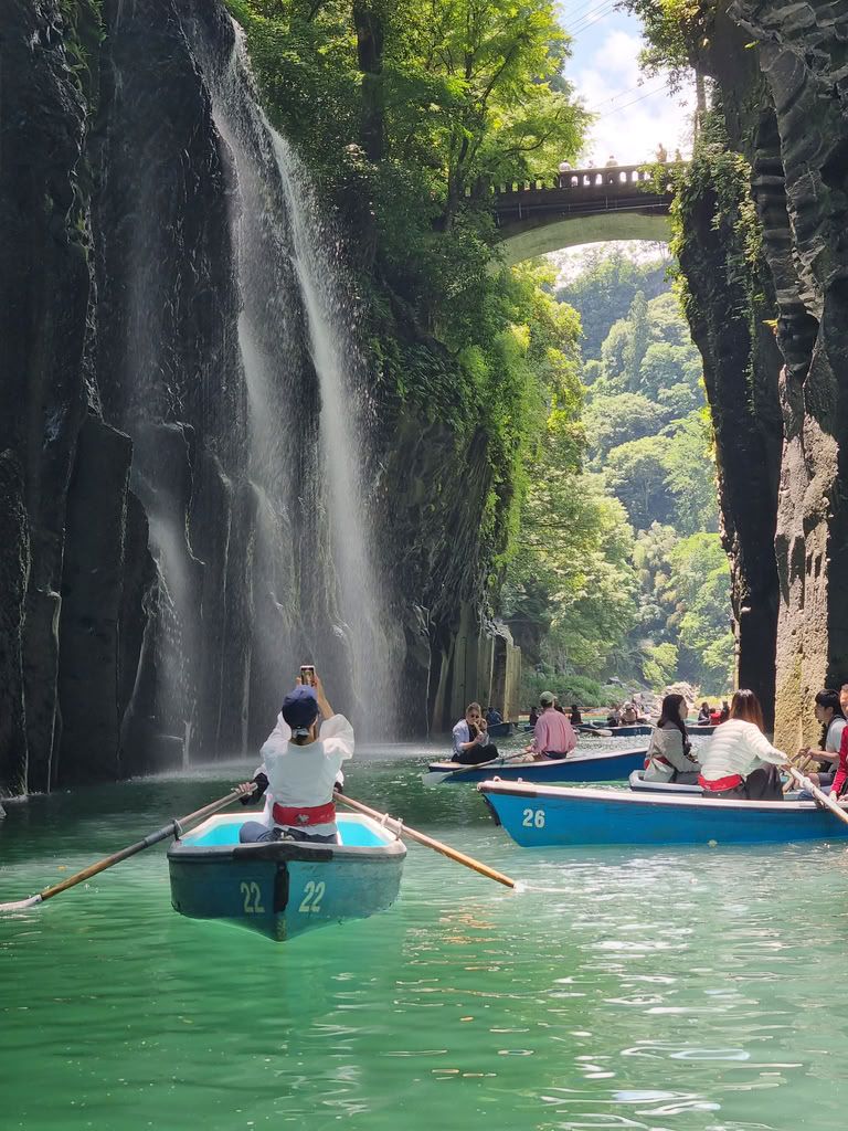 barcos en la garganta takachicho desde el agua
