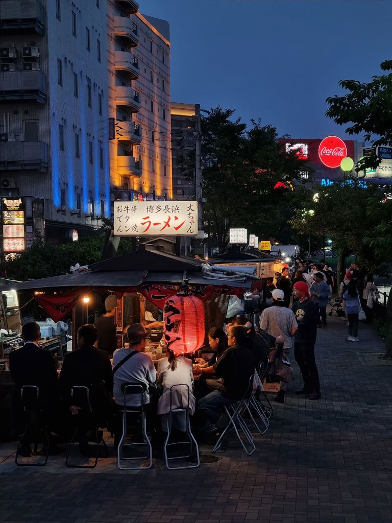 puestos yatai en la calle nakasu de Fukuoka